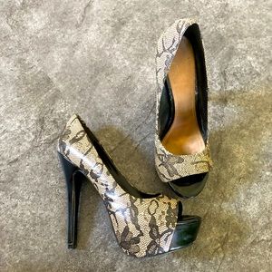Aldo lace like platform 6 inch heels
